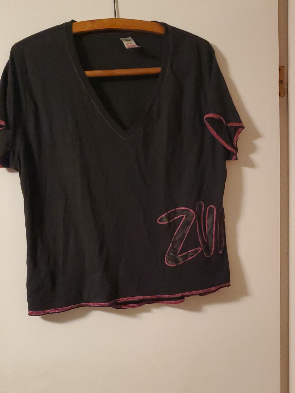 Zumba size xxl Black V-Neck Women’s Top with Pink Stitching
